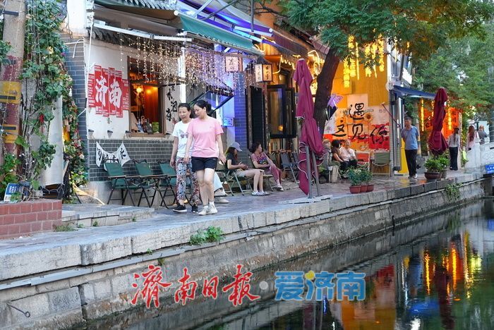 一年四季 泉在济南丨曲水亭街暮色如画 灯火阑珊引游人如织