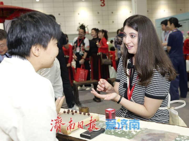 2025中国（济南）“泉·茶”国际文化艺术周启幕 泉韵茶香引中外宾客共赏