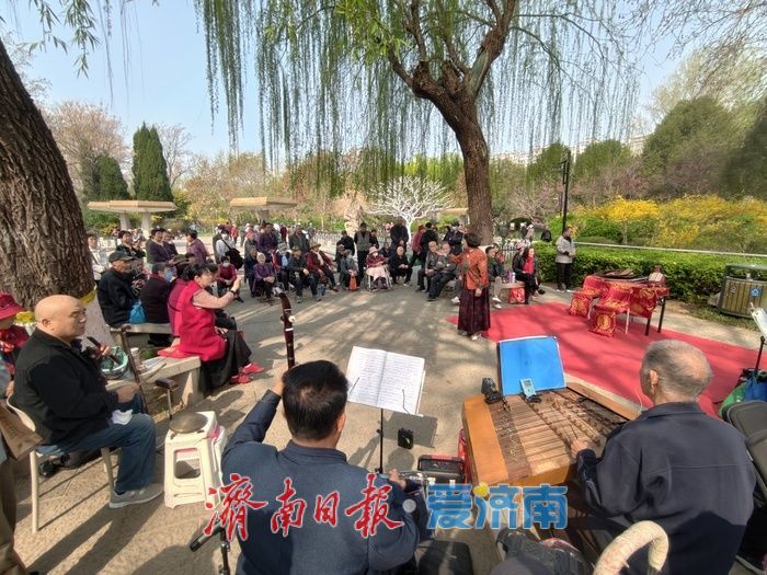 泉城春日好，公园乐未央