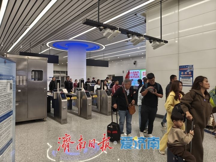 山东今年首条入境旅游包机航线开航