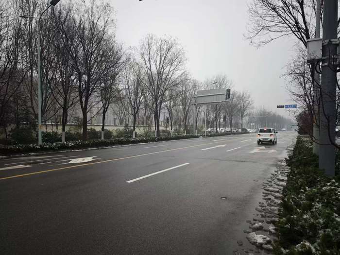 济南各主次干道无积雪，市民点赞济南清雪速度