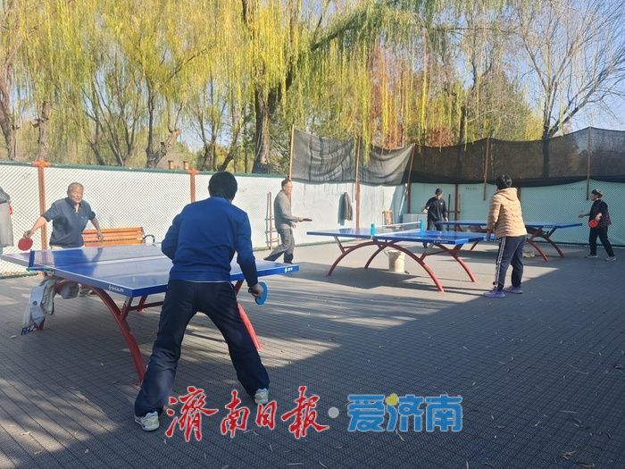 一年四季 泉在济南丨大明湖南岸健身广场人气旺 晴暖冬日市民畅享运动乐趣