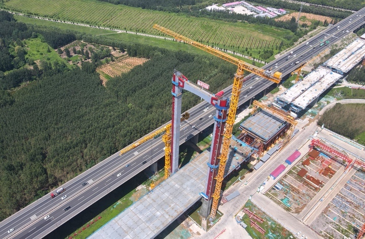 项目强省会｜京台高速齐济段黄河特大桥 主塔建设有序进行