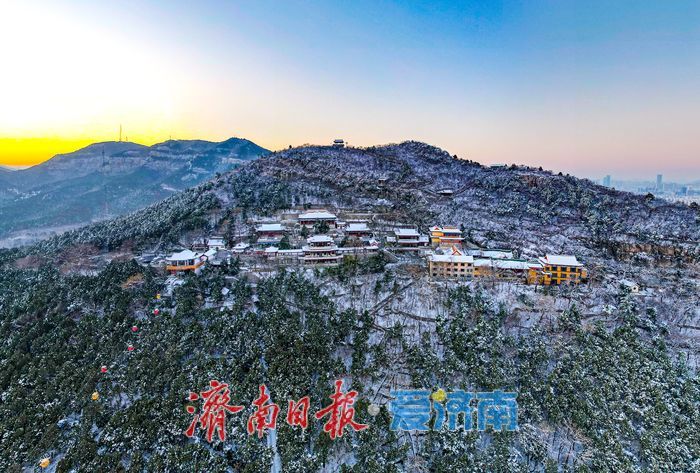 银装千佛山，日出绘金卷