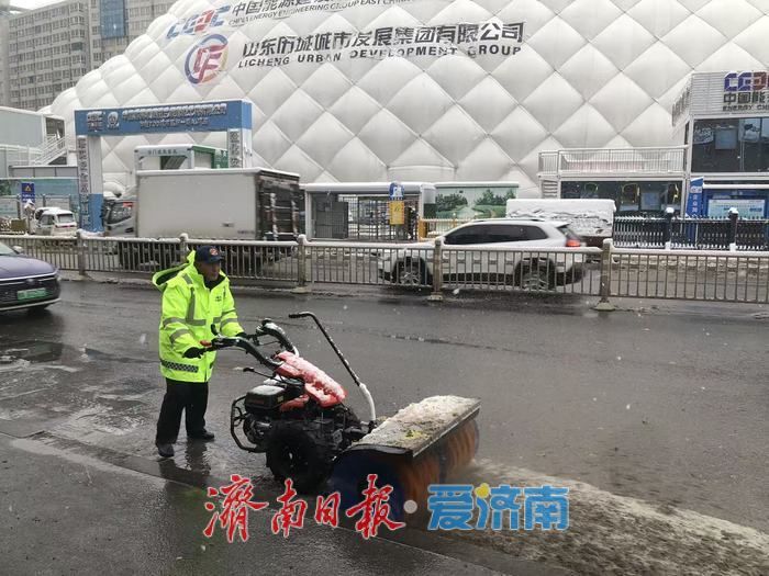 出动机械千余车次连夜奋战，历城持续攻坚清雪除冰