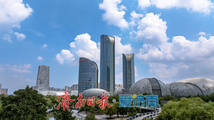 一年四季 泉在济南丨济南西城碧空如洗，现代化城市风貌和生态和谐之美一览无余