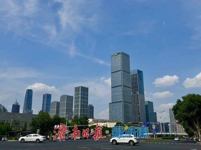 一年四季 泉在济南丨流云漫泉城 楼宇入画来
