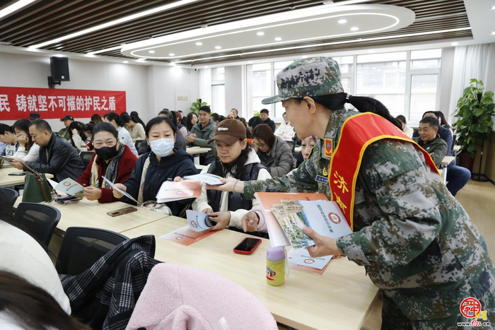 新中国人民防空创立75周年︱济南国防动员普法宣传教育活动走进历下区龙洞街道西江华府社区