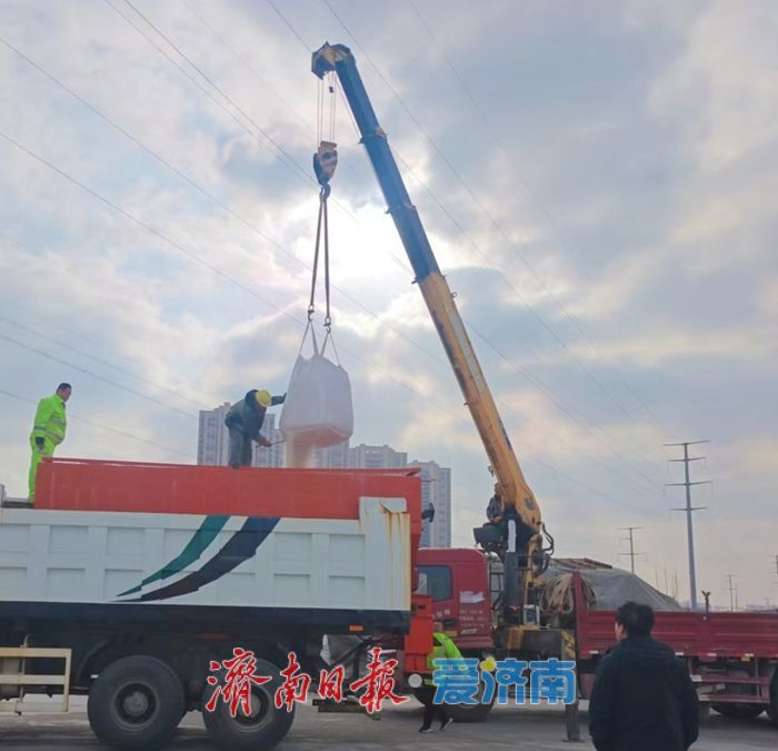 1.5万个铁锹、1.8万个扫把、1670台车辆全部到位 济南城管全力备战清雪除冰