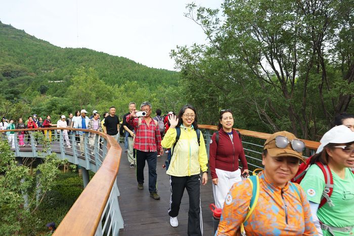 千佛山—佛慧山无障碍绿道今启用！邀“一城山色·登山打卡”活动近千市民见证
