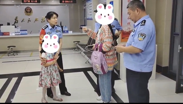 五岁女童济南街头骑扭扭车“自驾游”：从千佛山差点到了大明湖