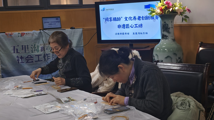 脸谱、宋锦、掐丝珐琅，“阅享银龄”非遗工坊带老爸老妈玩转非遗