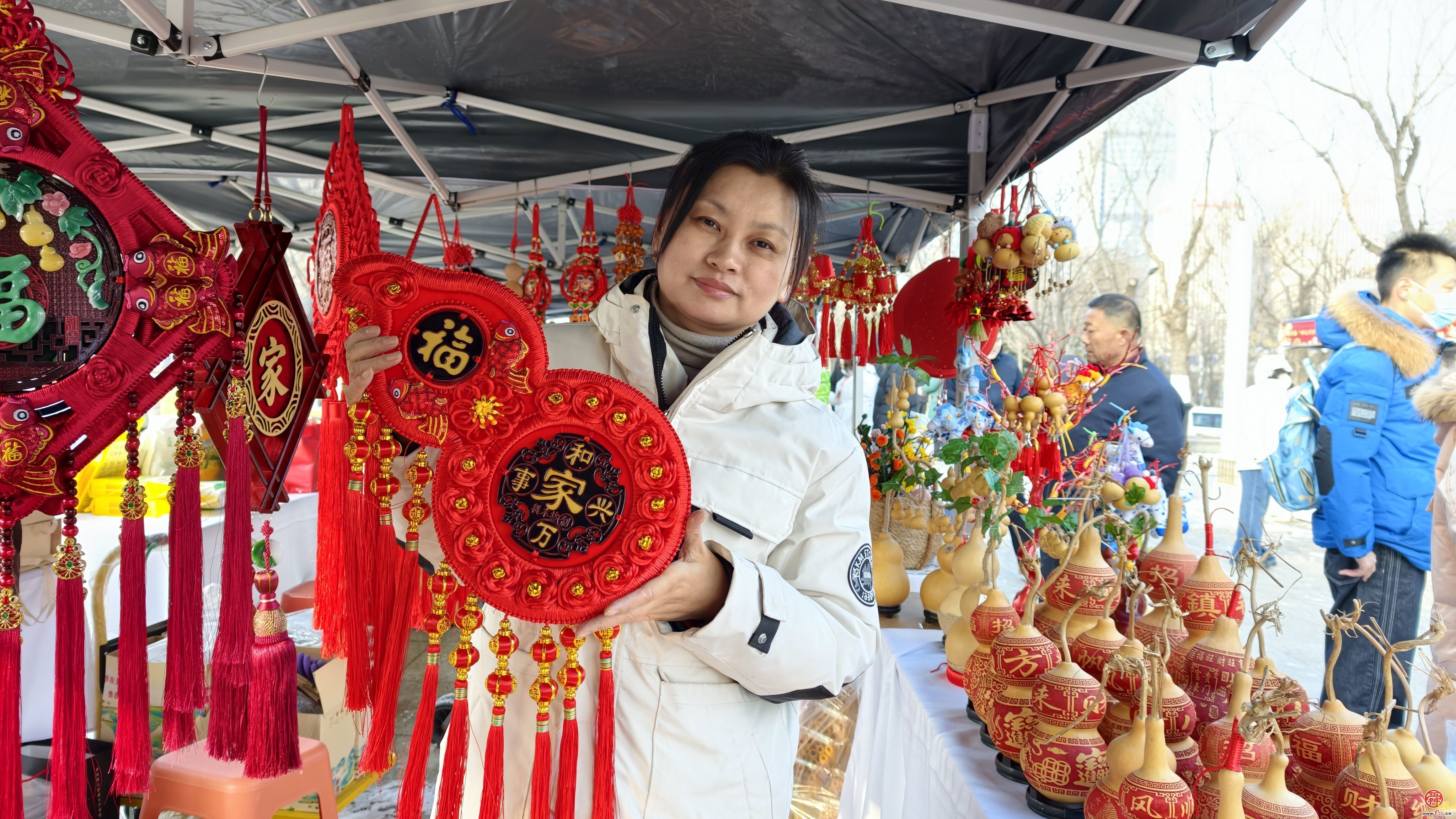 聚乡村好物 飨泉城年味 济南“万人下乡、千村提升”工程驻村第一书记助农年货大集在奥体中心北广场举办