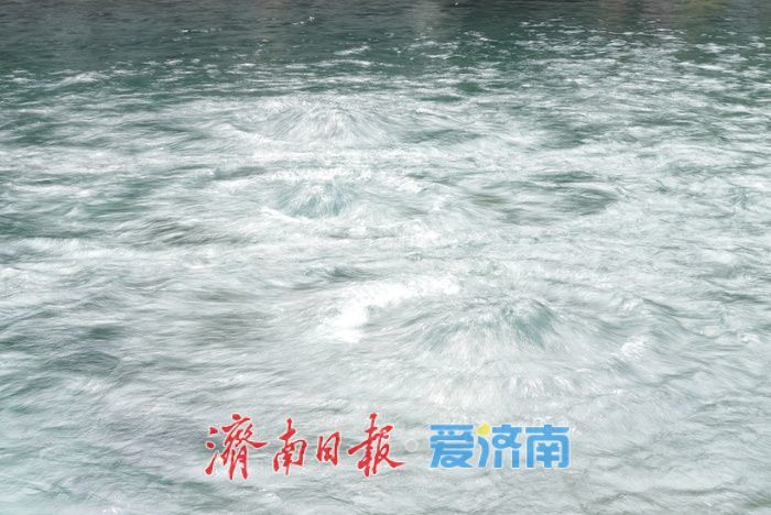 一年四季 泉在济南丨“趵突腾空”胜景在线 游客纷至沓来赏泉韵