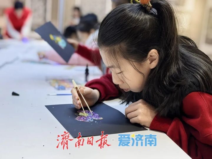 “泉”在济南过大年丨观骐骥文物 嵌匠心螺钿——济南市博物馆开展非遗主题体验活动