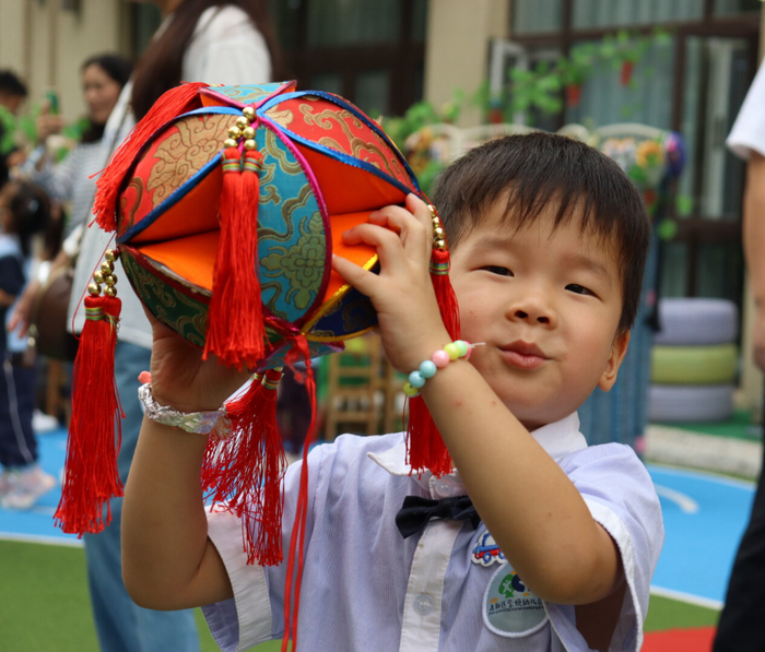 济南高新区玺悦幼教集团(玺悦园)：身着盛装向祖国深情告白