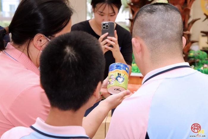 “心声”成瓷回送福利院 一窑烟火温柔治愈童心