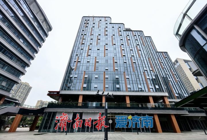 冲刺开街，记者探访济南CBD首座“公园商业开放式街区”