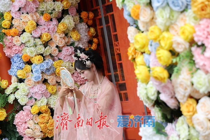 端午假期济南后宰门街焕发老街新活力