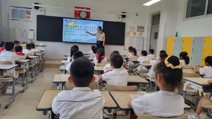 高新区景汇小学开展“小学生夏季食品安全注意事项”主题队会