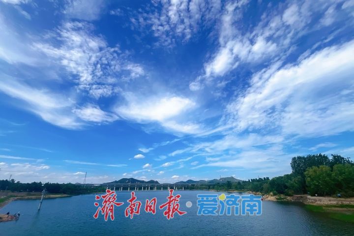蓝天碧水皆诗意 夏日山河尽画卷