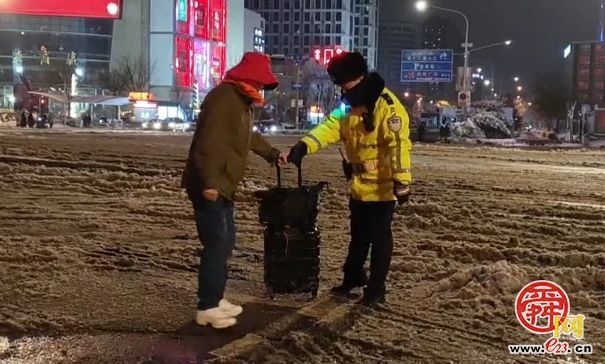 “荧光绿”照亮安全出行路