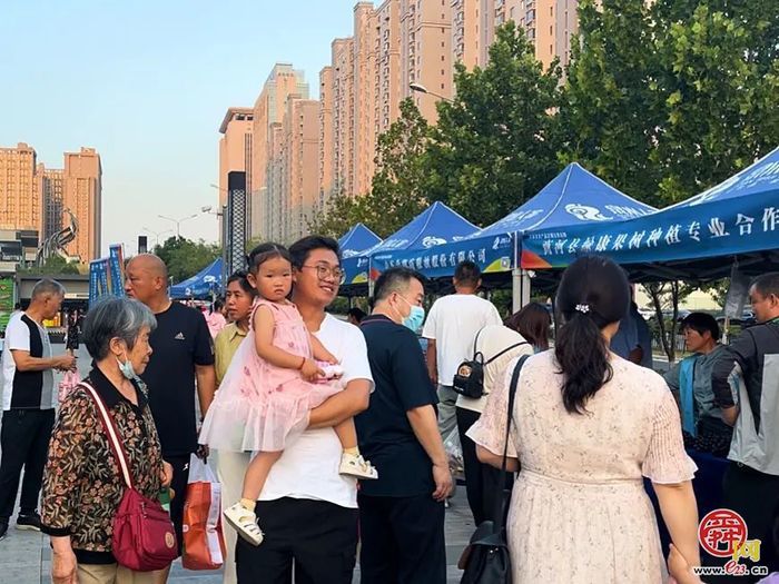  Take a big bite of meat! The "Spring People's Livestock Feast" is full of fragrance, and the citizens' "food" is lingering