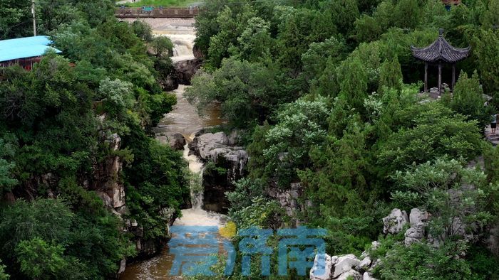 莱芜苍龙峡雨后再现“雷鸣”