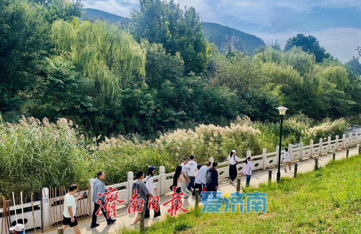 登高龙洞览秋色 乐享徒步好时光