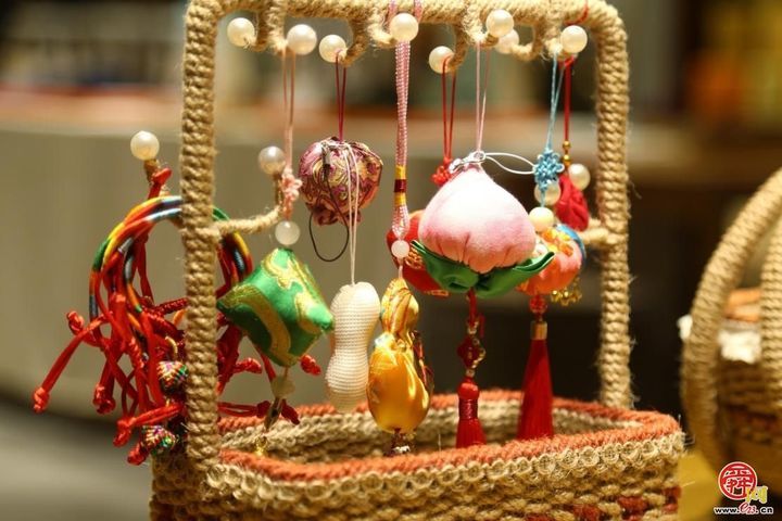 “文产赋能，栾川实践 2025全媒体采风活动”启动，首站走进鸾州渡假日小镇