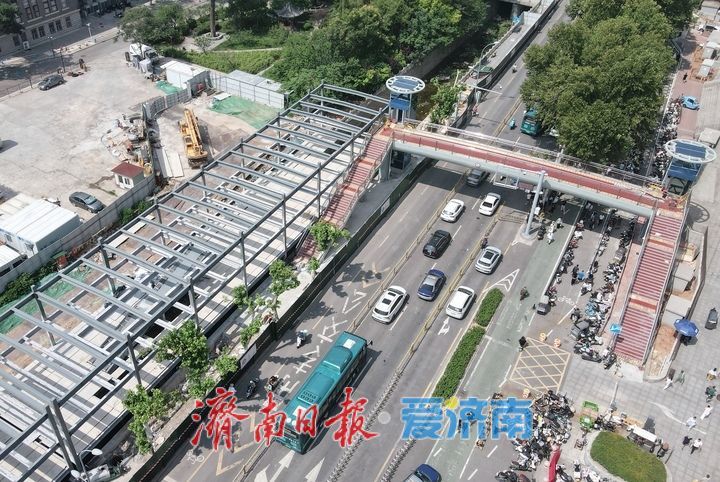 项目强省会｜跨文化西路过街天桥主体建设基本完工 附近建立体停车场满足停车需求