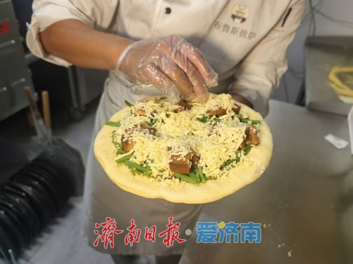 济南味道新叙事：从把子肉到跨界披萨的烟火与创新
