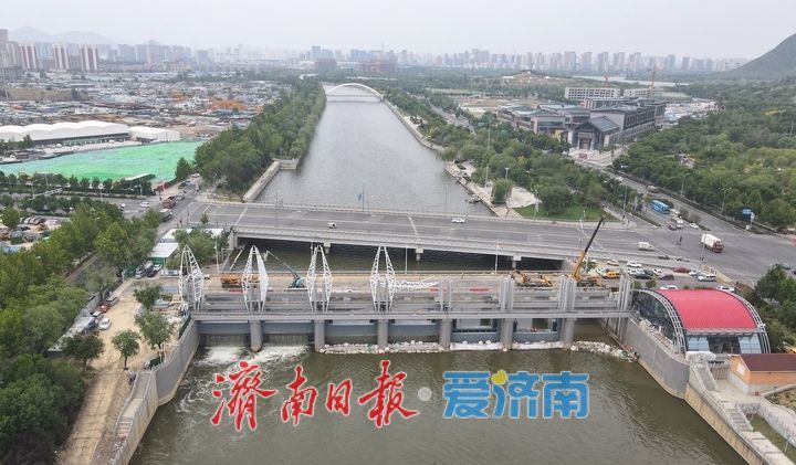 风帆造型开始重新安装 洪园节制闸维修改造预计主汛期前结束