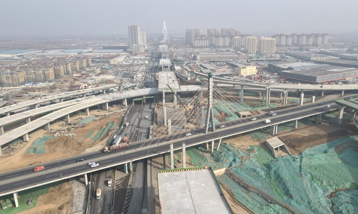 济南零点立交桥匝道完成75%，成预成济预计4月份完成济广高速交通保通