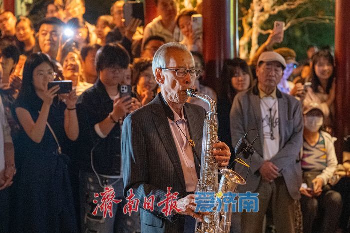 乐起殿堂，声醉明湖：走近“大明湖最有腔调的爷爷”杨树荣