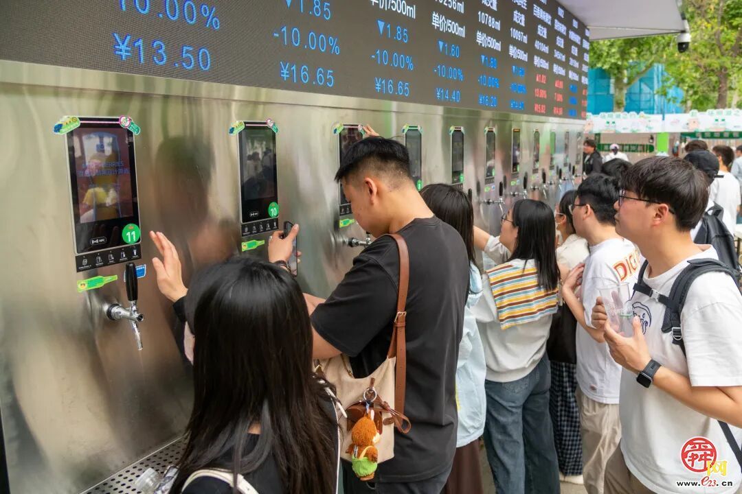 大明湖啤酒交易所来了！品牌业态焕新，五一假期解锁湖畔新玩法