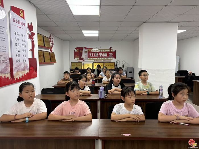 军魂润童心 笔墨悟生命 “爱·莲说”生命教育志愿服务队开展儿童红色生命教育主题课堂