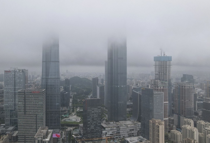 如临仙境，雨后济南出现平流雾景观