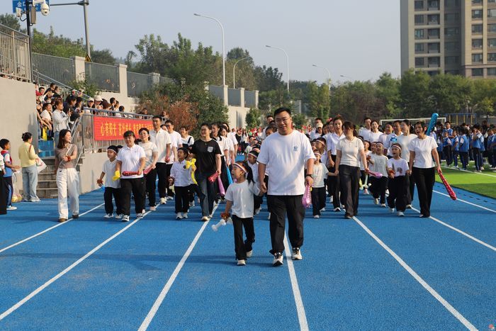 秋季运动会活力开幕，多彩项目点亮校园——历城区智轩学校小学部举行秋季运动会