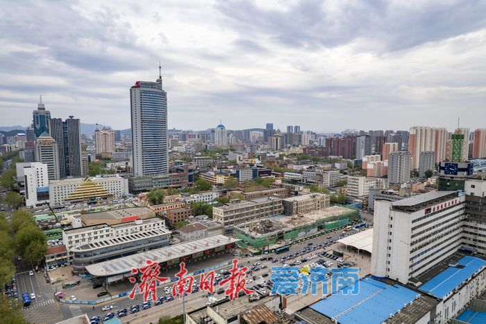 天龙大厦拆除仅剩两层，济南站与胶济铁路老站房终于“见面”