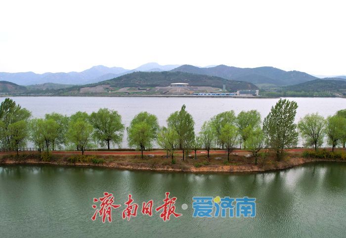 雪野春色如画 湖光山色引客醉