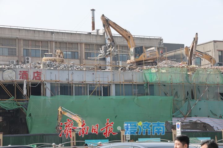 济南天龙大厦拆除进度提速 火车站南广场视野开阔