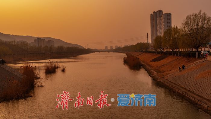 落日熔金映长河！济南腊山河日落绘就春日限定画卷