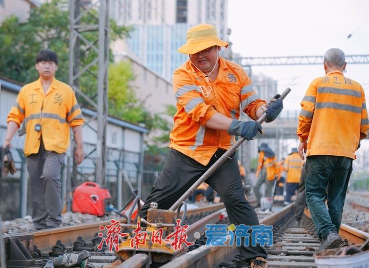 热辣滚烫战酷暑，不惧“烤”验铸坦途