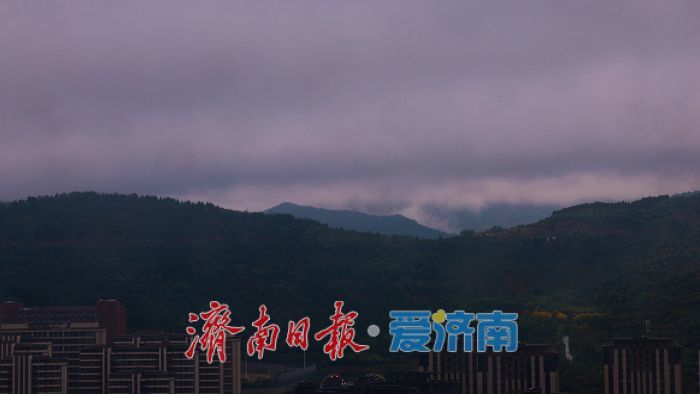 延时摄影 30秒展现济南雷雨大风前奏曲