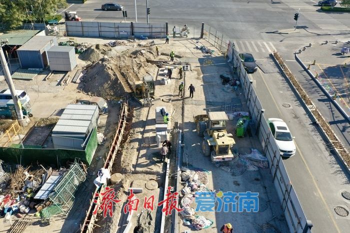 聊城路关键段南侧道路完工 北侧道路施工稳步推进中