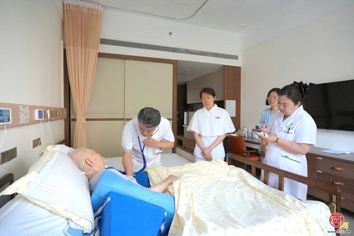 三甲医疗资源送达长者身边山东省中医院专家团赴槿椿泺园开展医养结合专项义诊