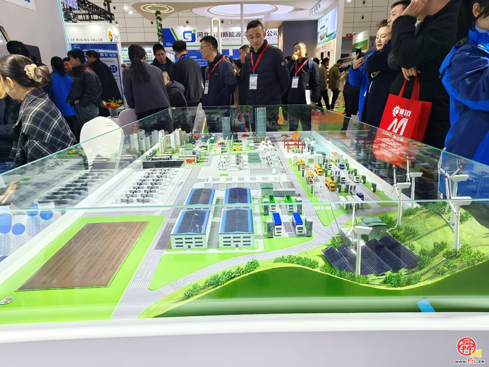 AI能源机器人亮相  2025第二十届济南国际太阳能展开幕