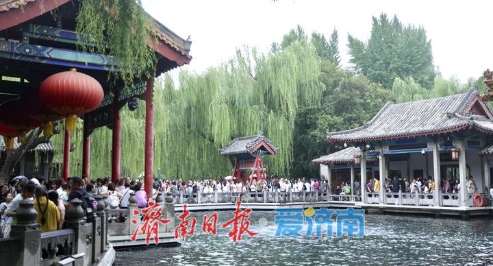 雨润泉城 趵突泉喷涌欢畅“水涌若轮”