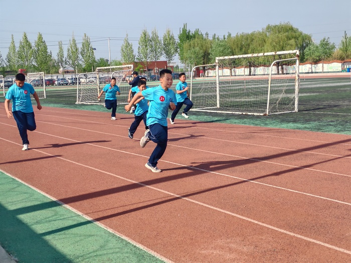 “预备，跑！”起步区孙耿中学举办班级田径联赛